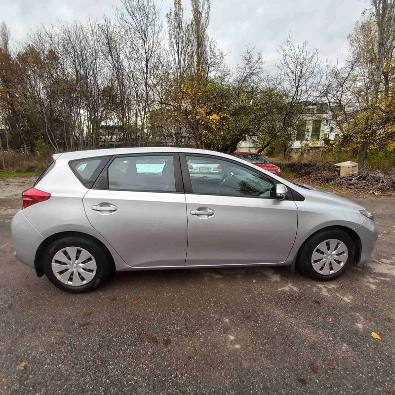 Toyota Auris, снимка 14 - Автомобили и джипове - 52432134