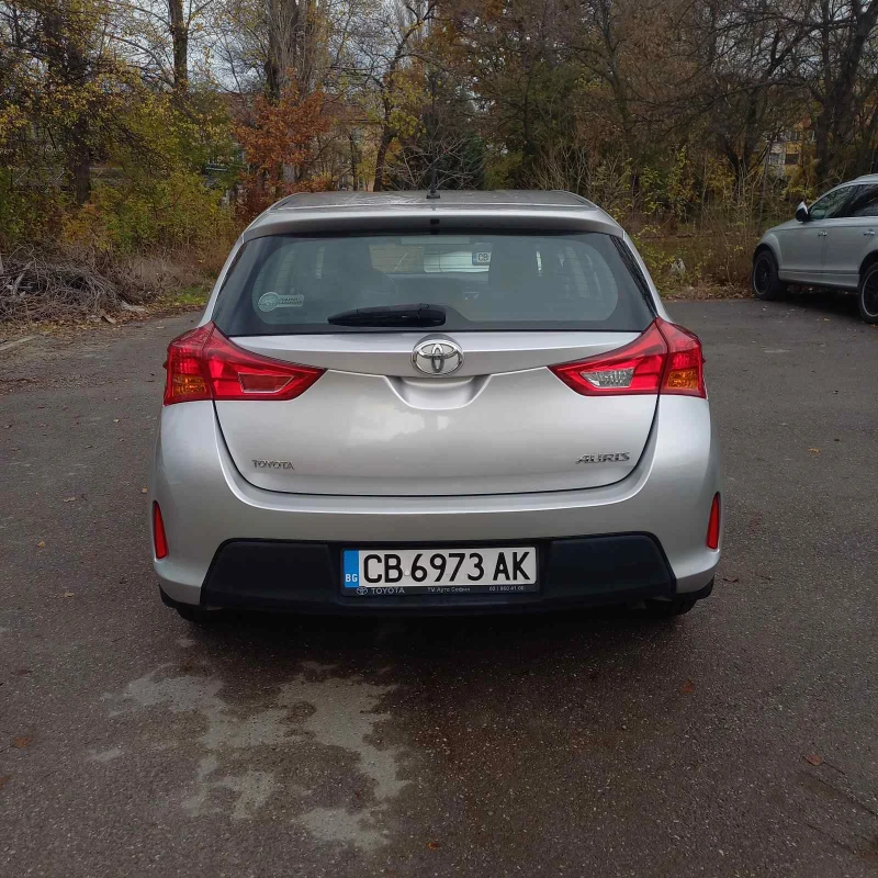Toyota Auris, снимка 10 - Автомобили и джипове - 52432134