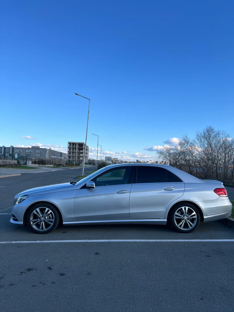 Mercedes-Benz E 220, снимка 6 - Автомобили и джипове - 52944165