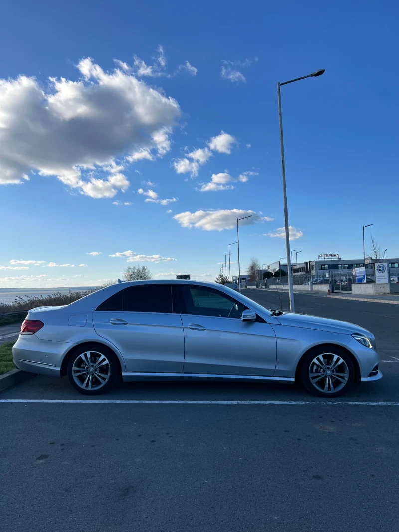 Mercedes-Benz E 220, снимка 3 - Автомобили и джипове - 52944165