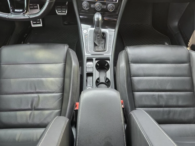 VW Golf R 4-Door with DCC * АвтоКредит* (Цена до БГ) , снимка 15 - Автомобили и джипове - 53406822