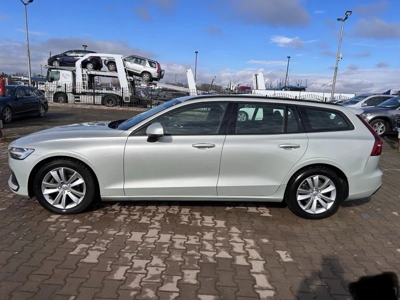 Volvo V60 2.0 D3, снимка 4 - Автомобили и джипове - 48450299