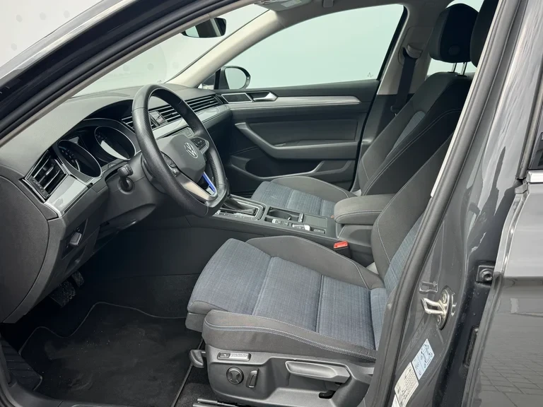 VW Passat, снимка 5 - Автомобили и джипове - 53711908