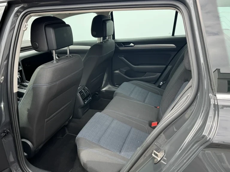 VW Passat, снимка 4 - Автомобили и джипове - 53711908