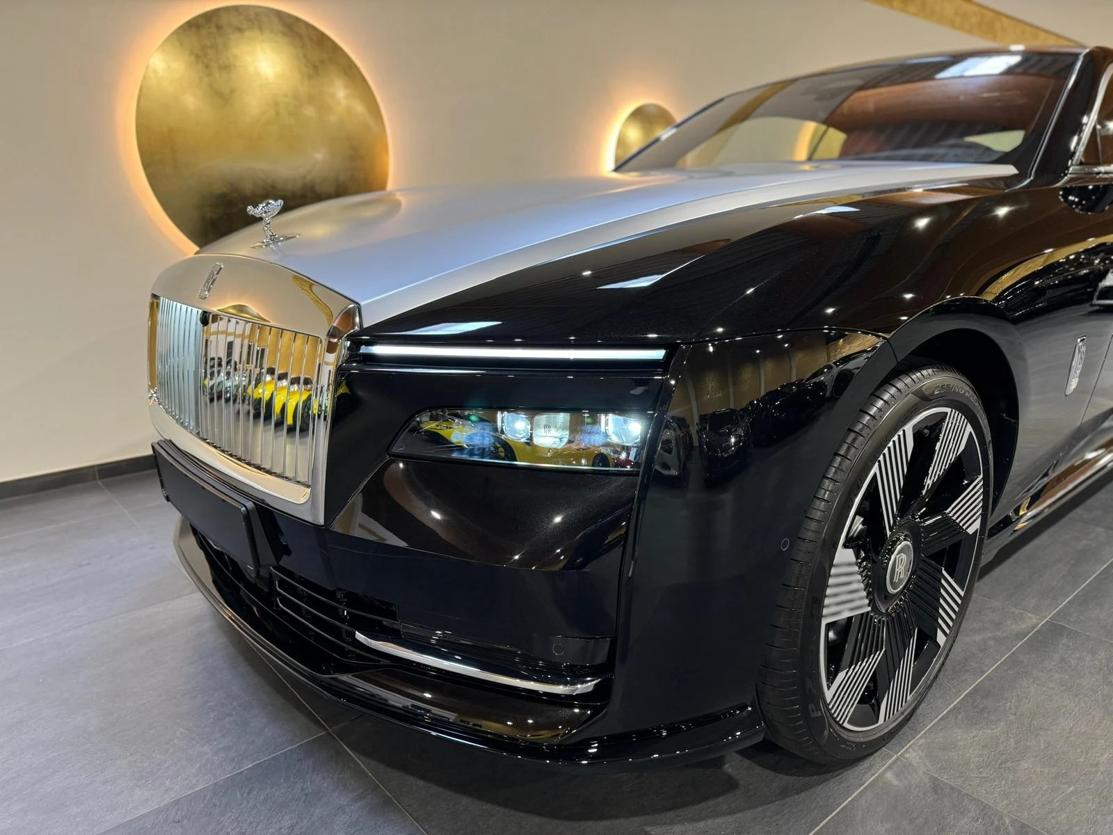 Rolls-Royce Speter Spectre 102 kWh AWD - изображение 2