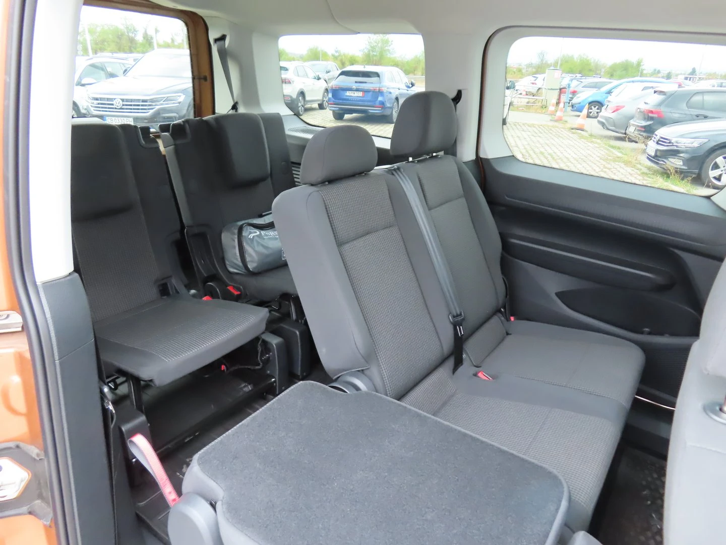 VW Caddy Maxi TDI 7 места, снимка 14 - Автомобили и джипове - 56420946