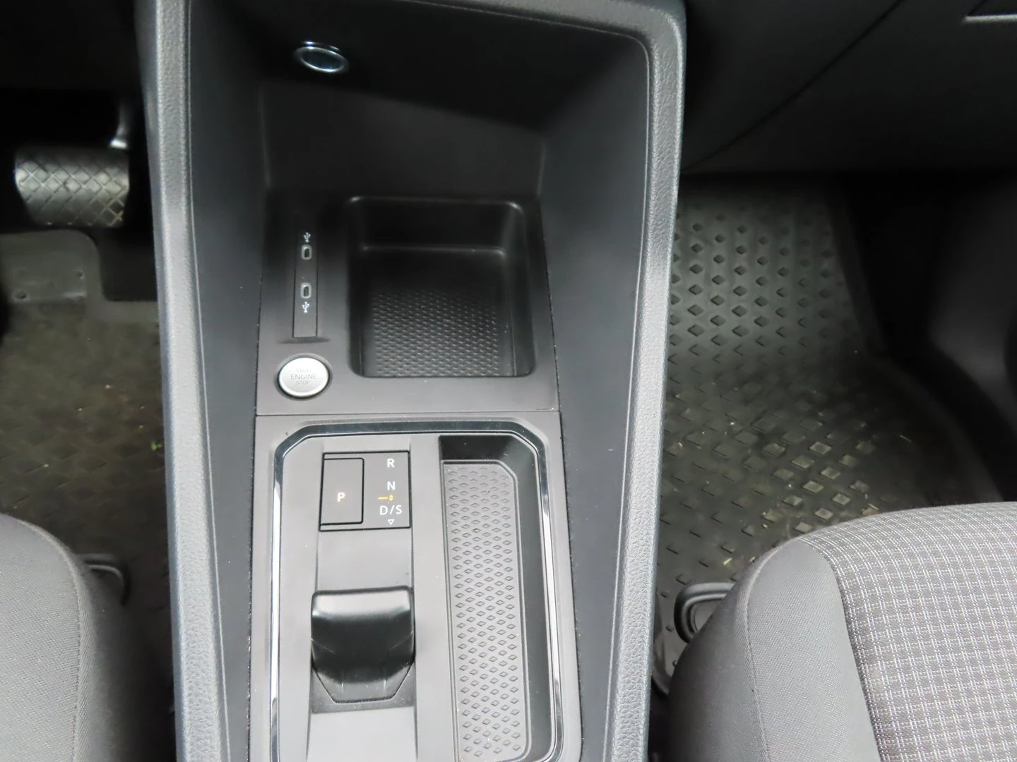 VW Caddy Maxi TDI 7 места, снимка 11 - Автомобили и джипове - 56420946