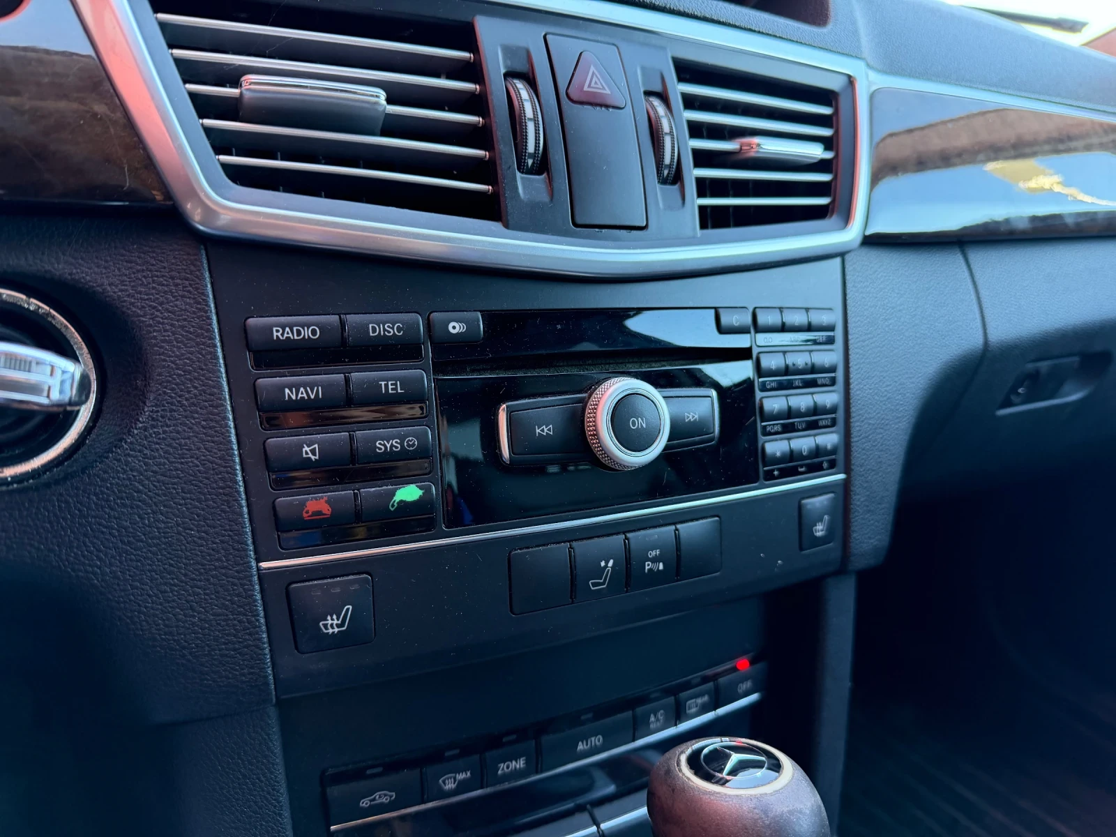 Mercedes-Benz E 220 БАРТЕР* УНИКАТ* КОЖА* НАВИ | Mobile.bg — изображение 14