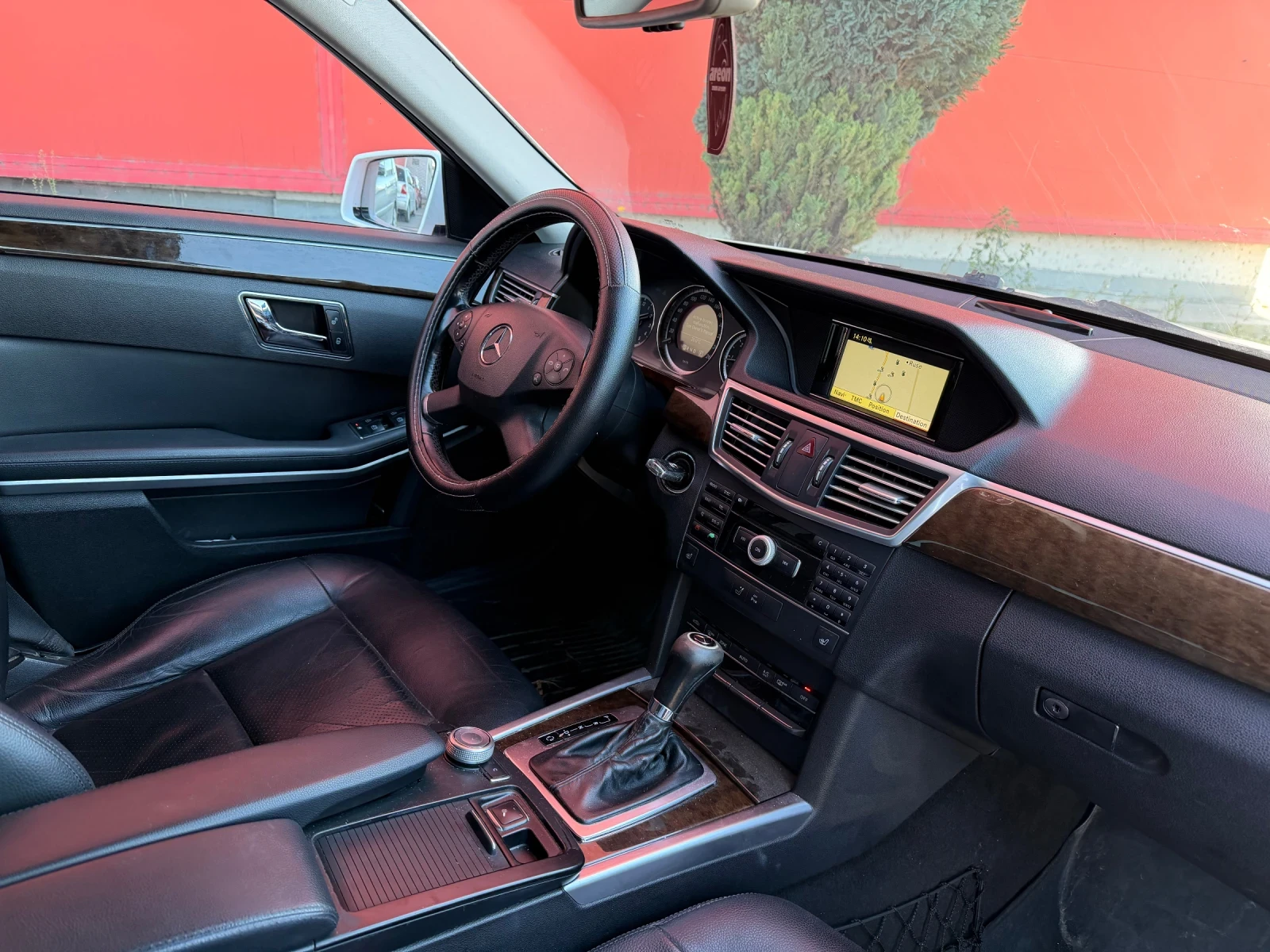 Mercedes-Benz E 220 БАРТЕР* УНИКАТ* КОЖА* НАВИ | Mobile.bg — изображение 10