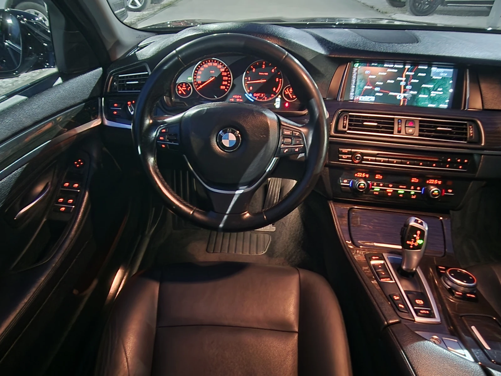 BMW 530 X-drive LUXURY* PERFEKT, снимка 12 - Автомобили и джипове - 53879066