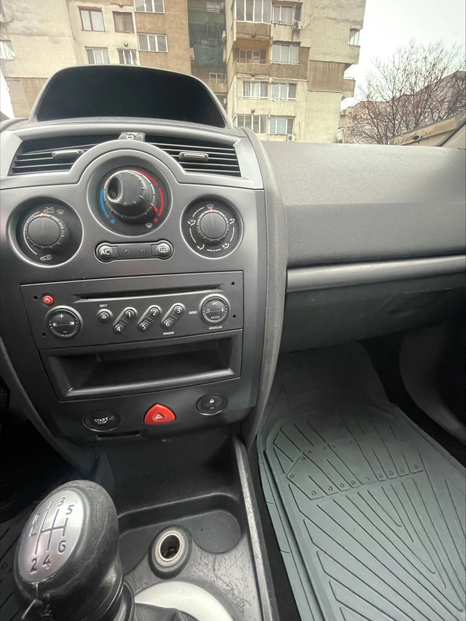 Renault Megane, снимка 11 - Автомобили и джипове - 54033445