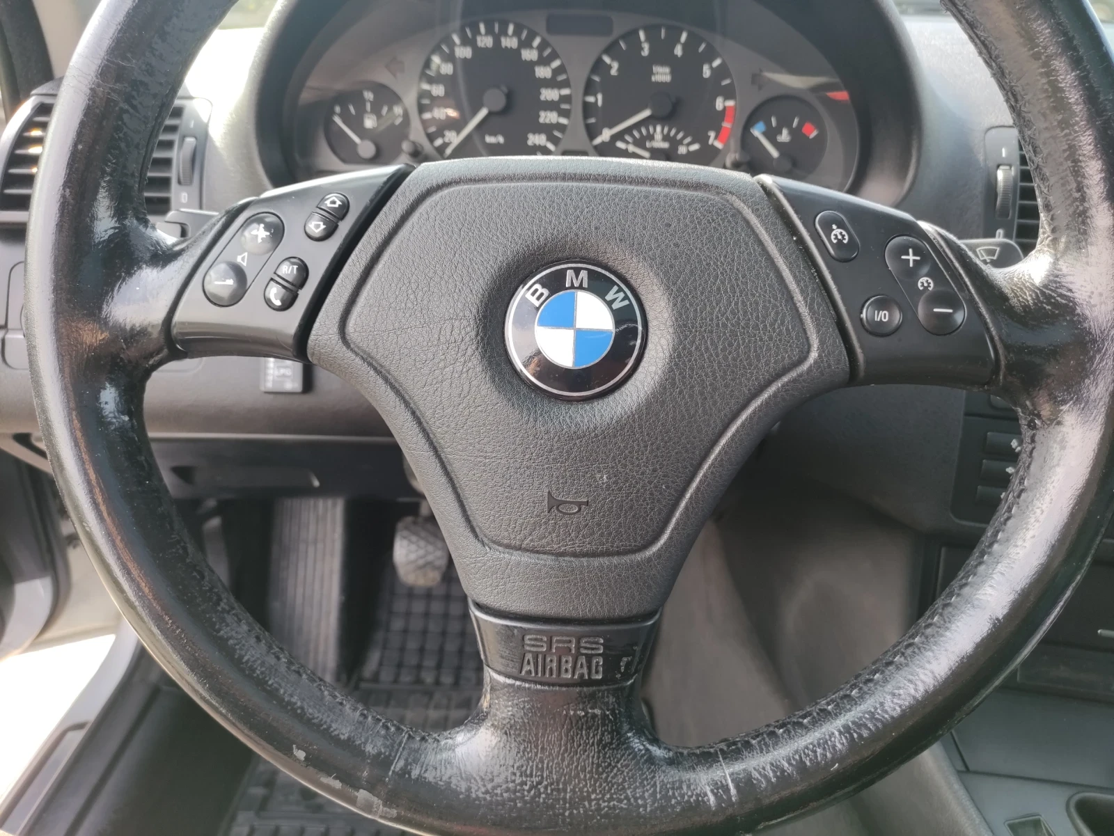 BMW 320 BMW 320 Бензин+ ГАЗ, снимка 7 - Автомобили и джипове - 54120984
