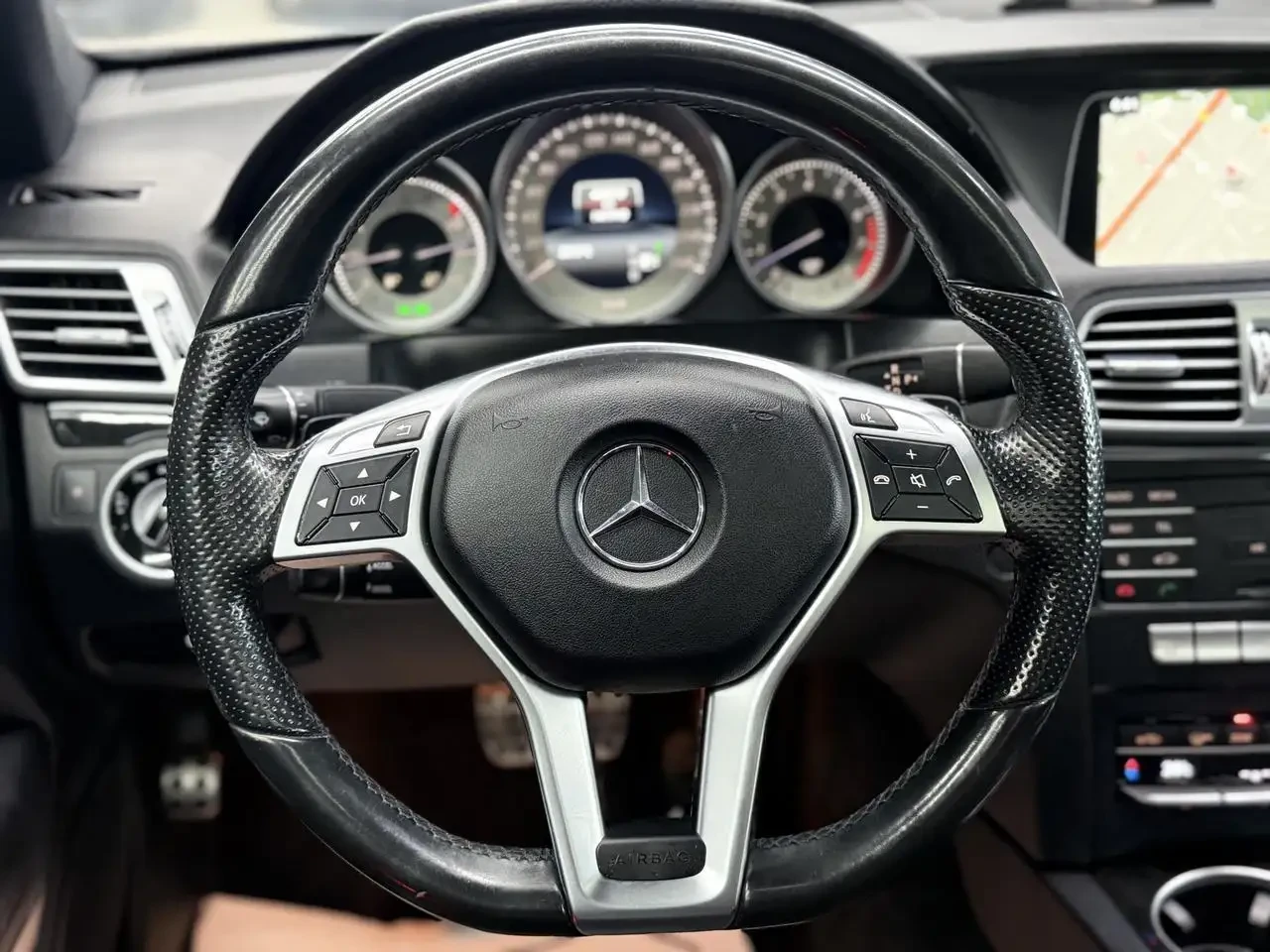 Mercedes-Benz E 400  4MATIC* AMG LINE* 9GTRONIC* 360* PANO* BI-TURBO* , снимка 8 - Автомобили и джипове - 55301257