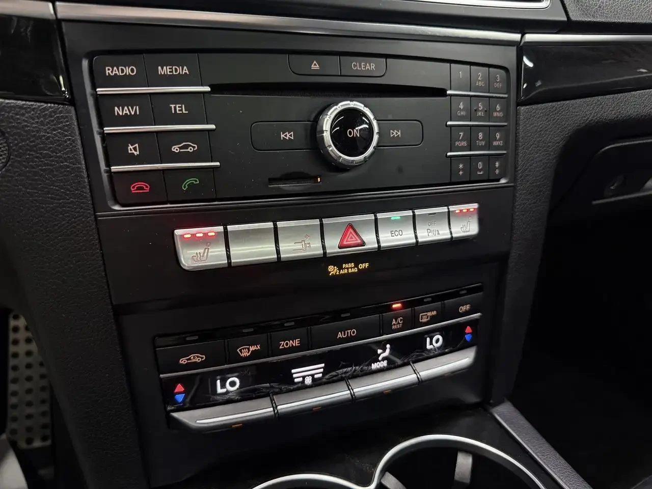 Mercedes-Benz E 400  4MATIC* AMG LINE* 9GTRONIC* 360* PANO* BI-TURBO* , снимка 16 - Автомобили и джипове - 55301257