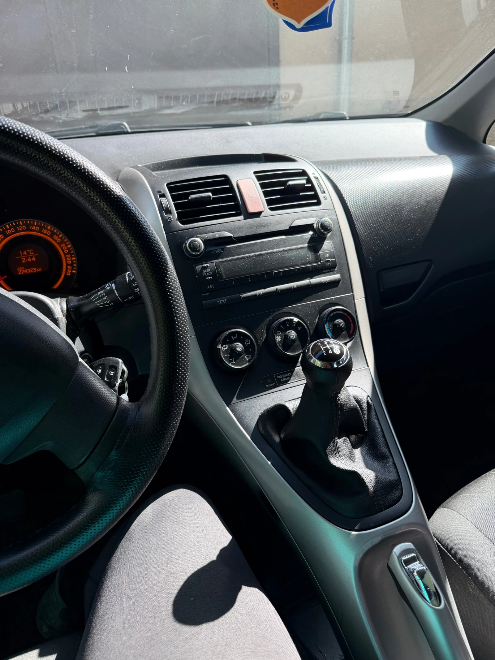 Toyota Auris, снимка 3 - Автомобили и джипове - 55810949
