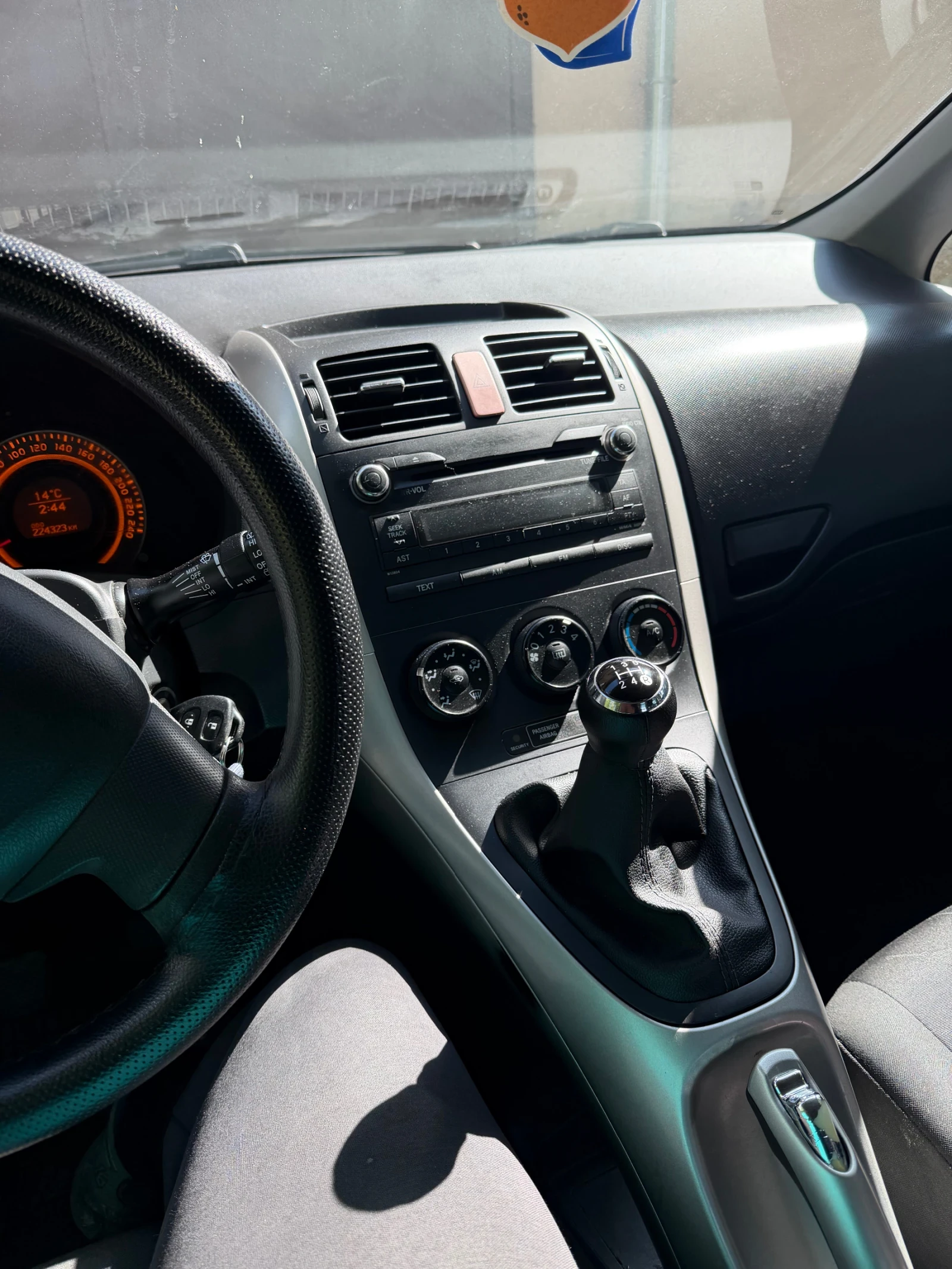 Toyota Auris, снимка 8 - Автомобили и джипове - 55810949