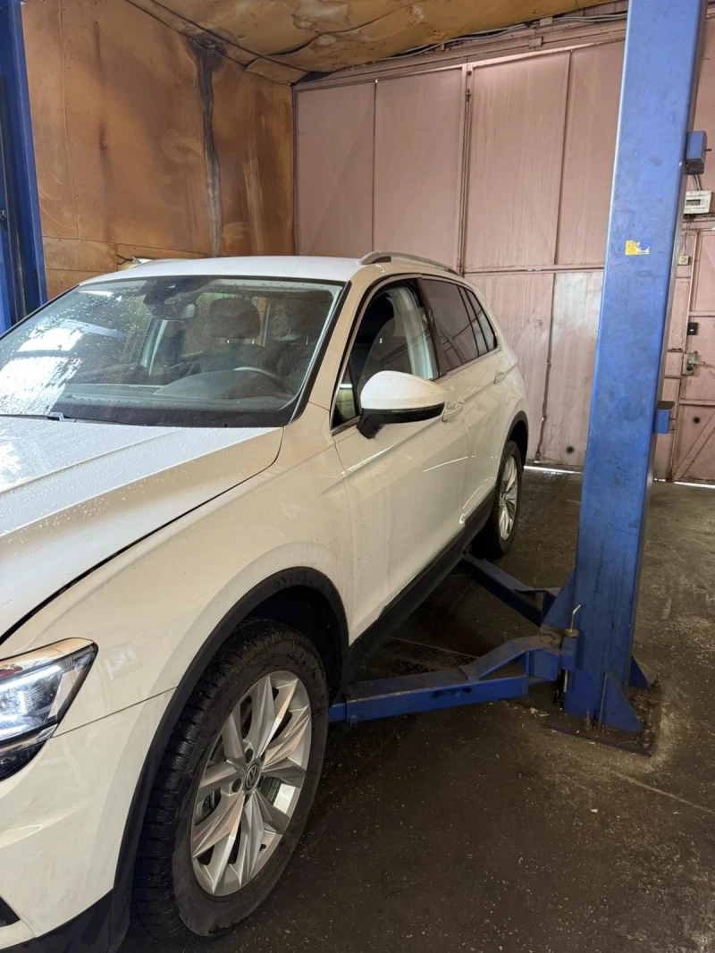VW Tiguan 2.0 дизел 150кс 4Х4 на 125 километра е колата, снимка 2 - Автомобили и джипове - 49730401
