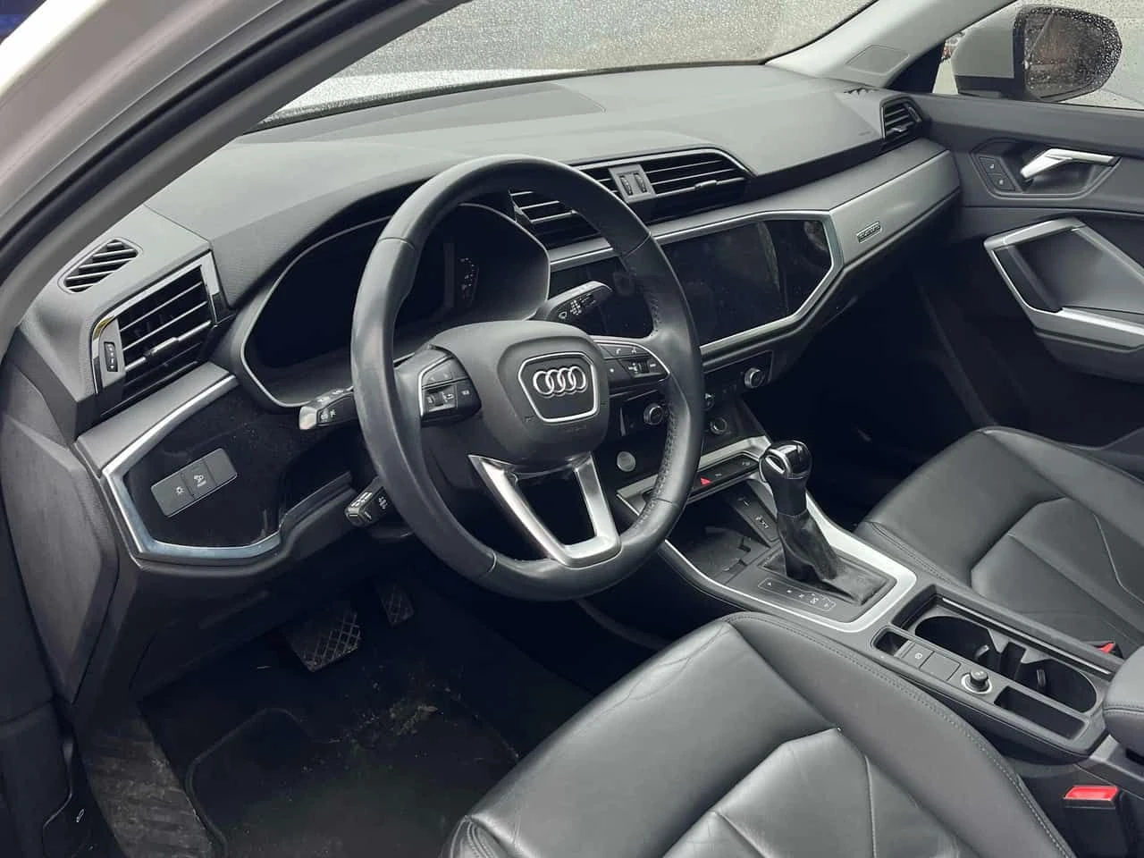 Audi Q3 * Komfort * ПОДГРЕВИ* ДВА КЛЮЧА* KEYLESS* , снимка 5 - Автомобили и джипове - 54482856