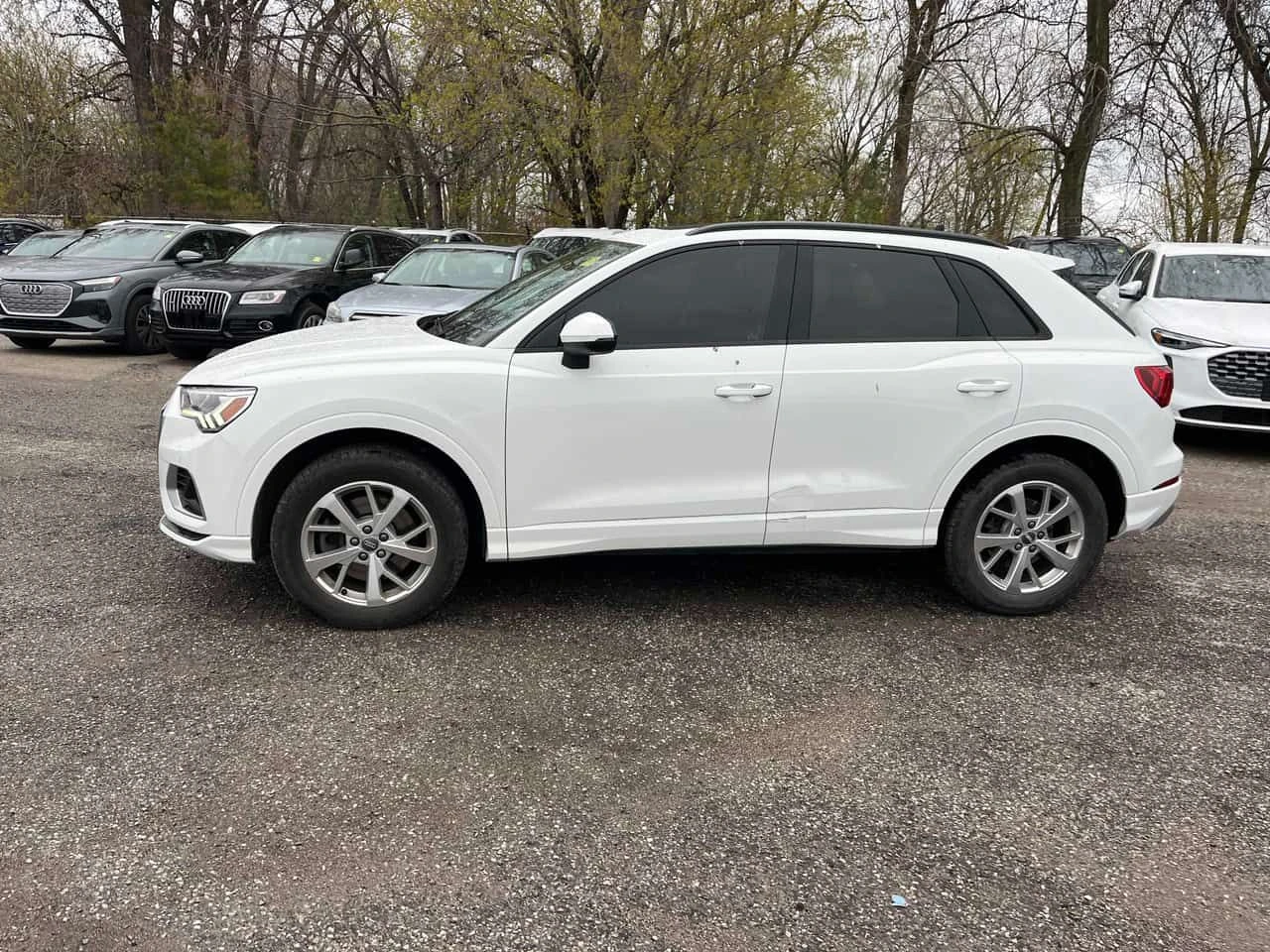 Audi Q3 * Komfort * ПОДГРЕВИ* ДВА КЛЮЧА* KEYLESS* , снимка 2 - Автомобили и джипове - 54482856