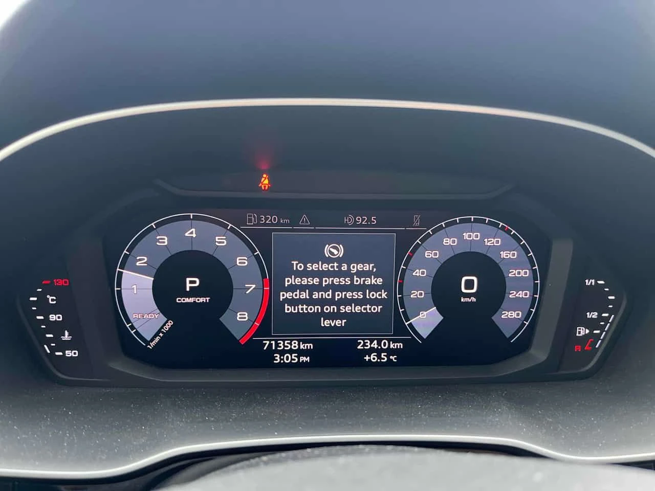 Audi Q3 * Komfort * ПОДГРЕВИ* ДВА КЛЮЧА* KEYLESS* , снимка 8 - Автомобили и джипове - 54482856
