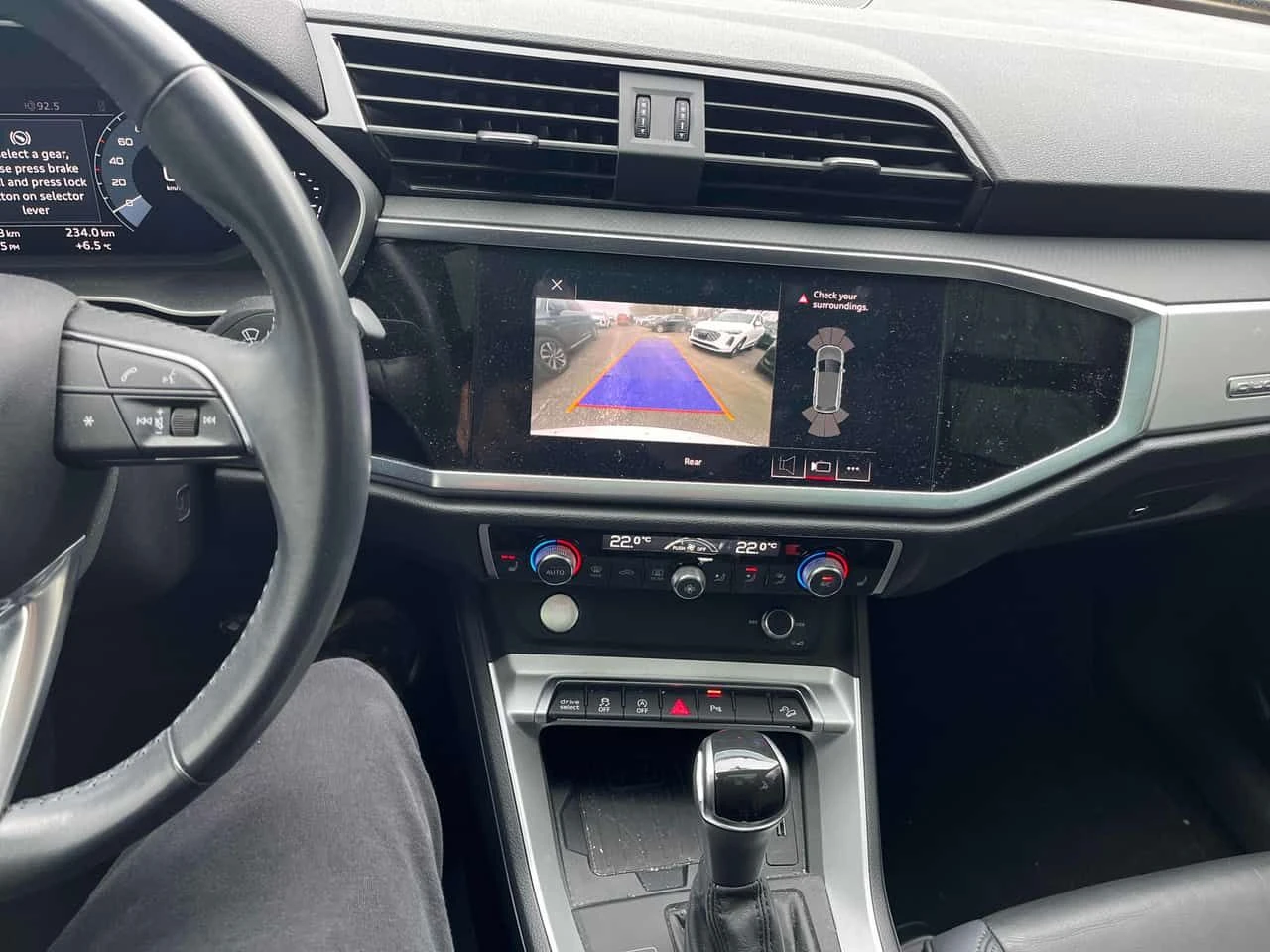 Audi Q3 * Komfort * ПОДГРЕВИ* ДВА КЛЮЧА* KEYLESS* , снимка 9 - Автомобили и джипове - 54482856