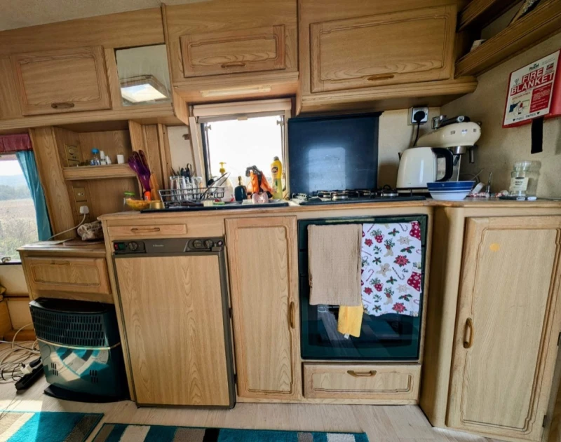 Каравана Други 2000 LX 502, снимка 6 - Каравани и кемпери - 53336346