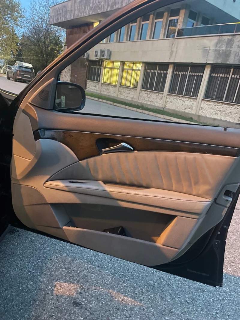 Mercedes-Benz E 320 Газ/Бензин BRC, снимка 17 - Автомобили и джипове - 52530555