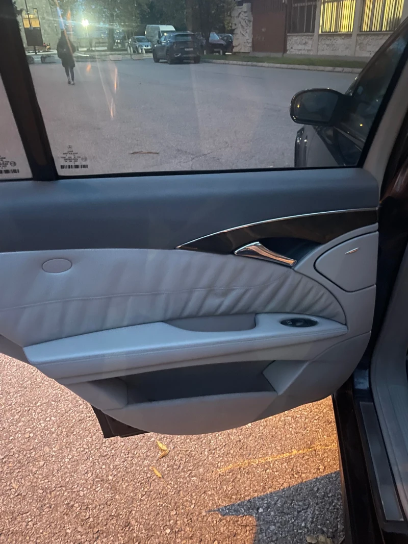 Mercedes-Benz E 320 Газ/Бензин BRC, снимка 16 - Автомобили и джипове - 52530555