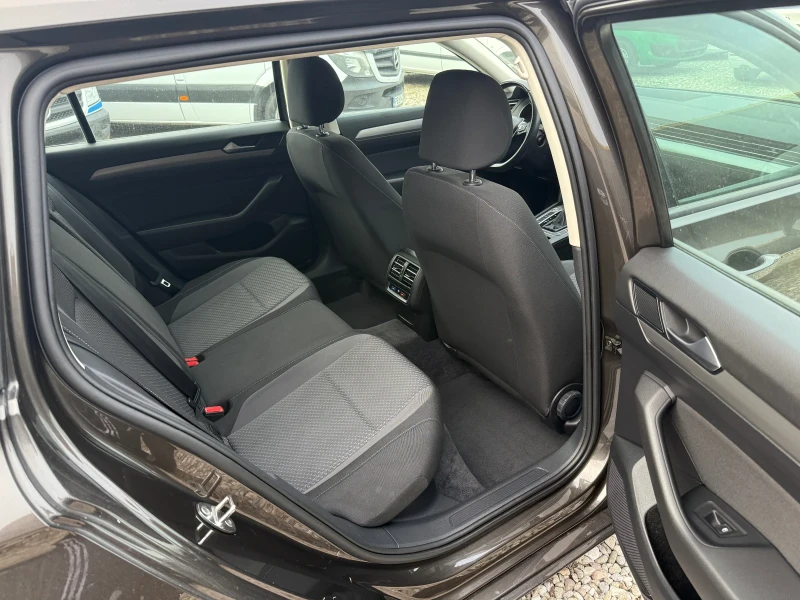 VW Passat 2.0 TDI  AUTOMAT, снимка 10 - Автомобили и джипове - 53087013