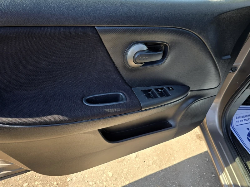 Nissan Note 1.4i ПЕРФЕКТЕН, снимка 7 - Автомобили и джипове - 53270334