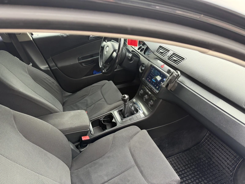 VW Passat 1.9 TDI ОБСЛУЖЕНА, снимка 15 - Автомобили и джипове - 53418368