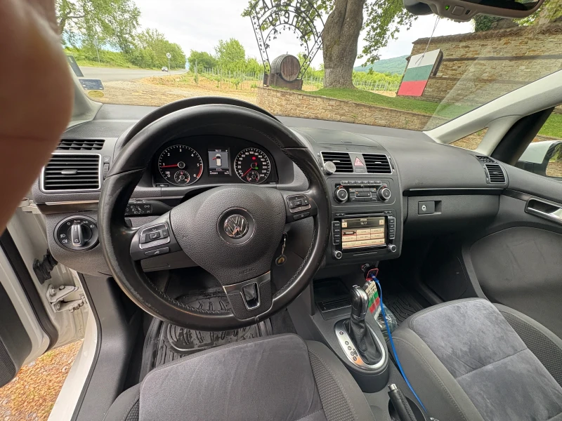 VW Touran 2.0-140КС., снимка 7 - Автомобили и джипове - 53566968