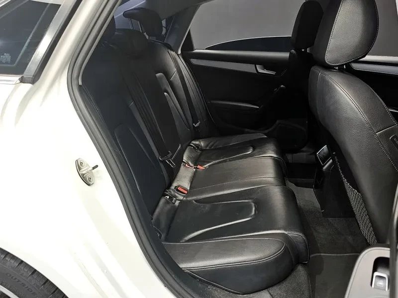 Audi A4 2.0 TDI, снимка 12 - Автомобили и джипове - 54143410