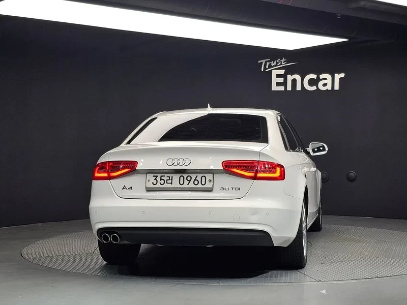 Audi A4 2.0 TDI, снимка 4 - Автомобили и джипове - 54143410