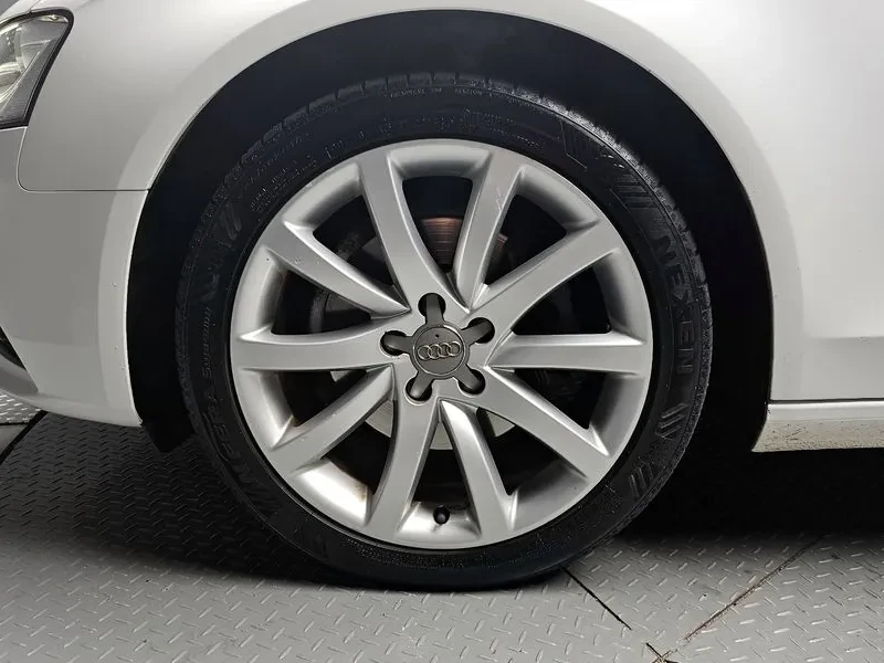 Audi A4 2.0 TDI, снимка 5 - Автомобили и джипове - 54143410