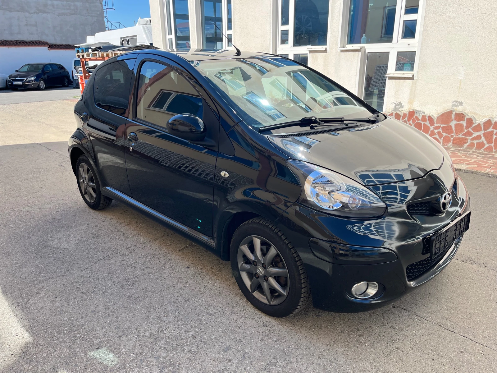 Toyota Aygo 1.0i-68kс - изображение 3