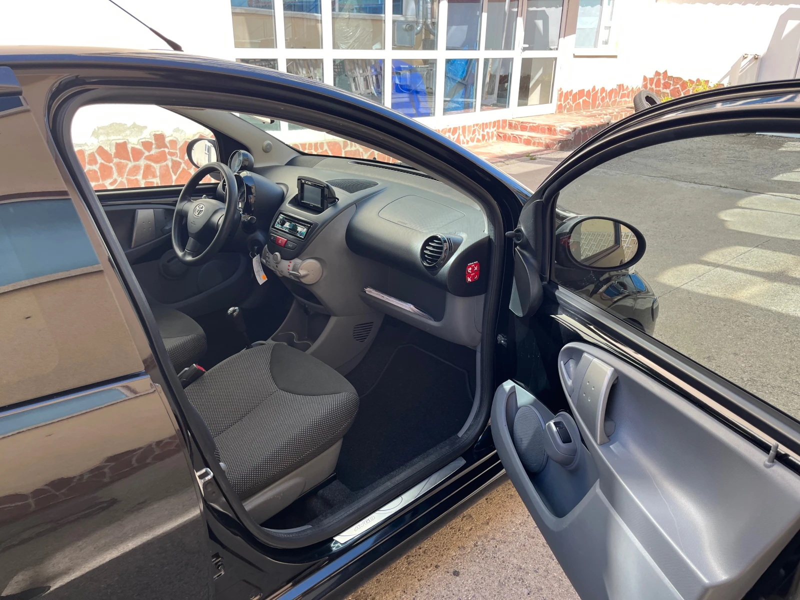 Toyota Aygo 1.0i-68kс - изображение 9