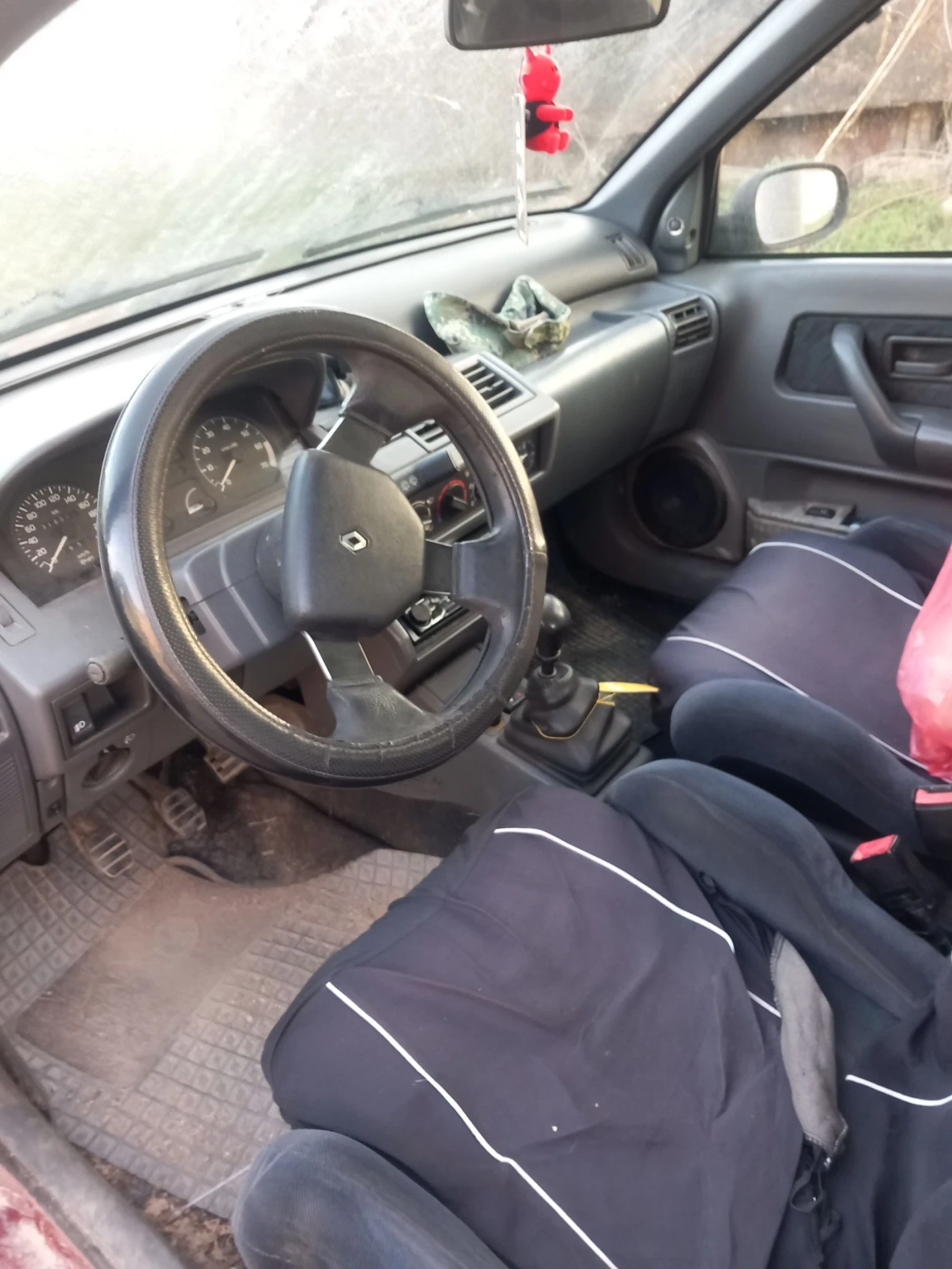 Renault Clio, снимка 4 - Автомобили и джипове - 53896260