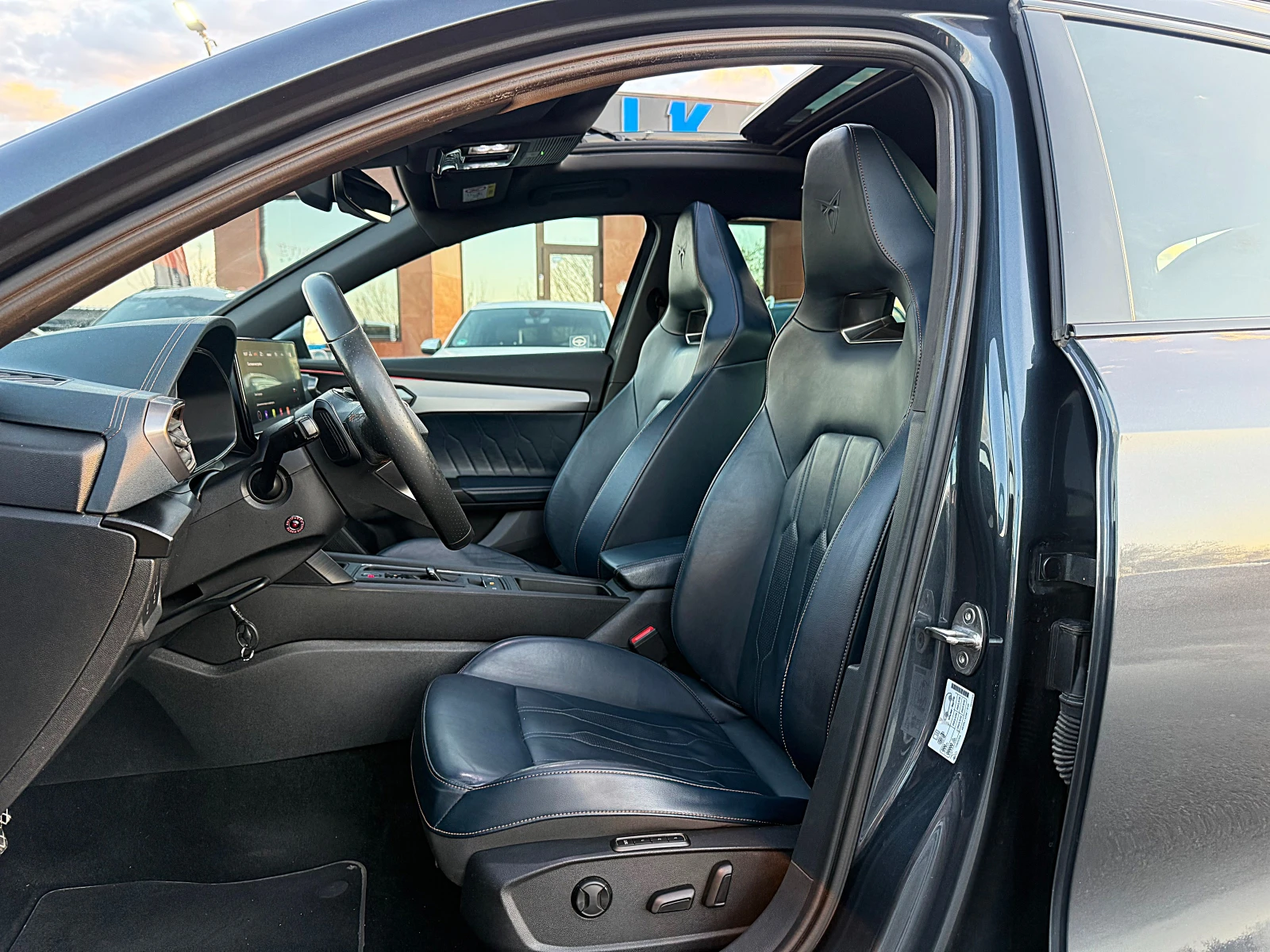 Cupra Formentor 2.0d-4x4-Panorama-Distronik-Kamera-Led-Bixenon-Ful, снимка 10 - Автомобили и джипове - 54181430