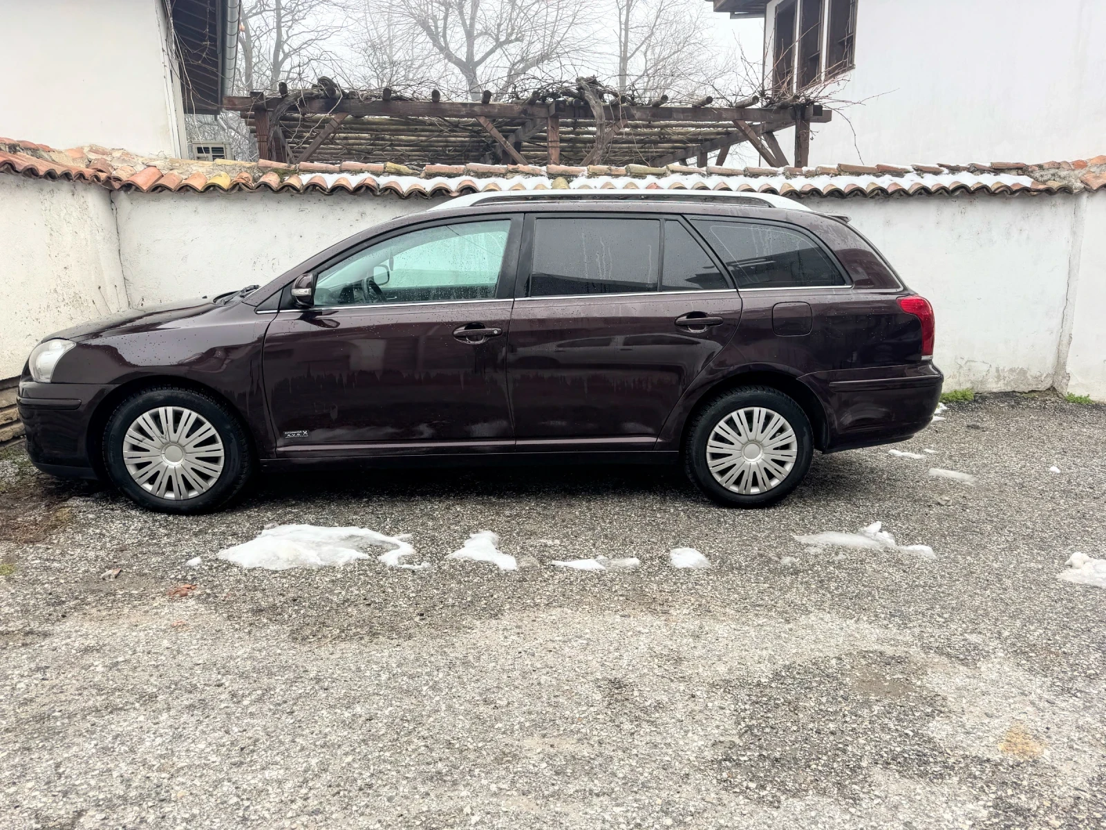 Toyota Avensis 2.2 150hp, снимка 4 - Автомобили и джипове - 54609132