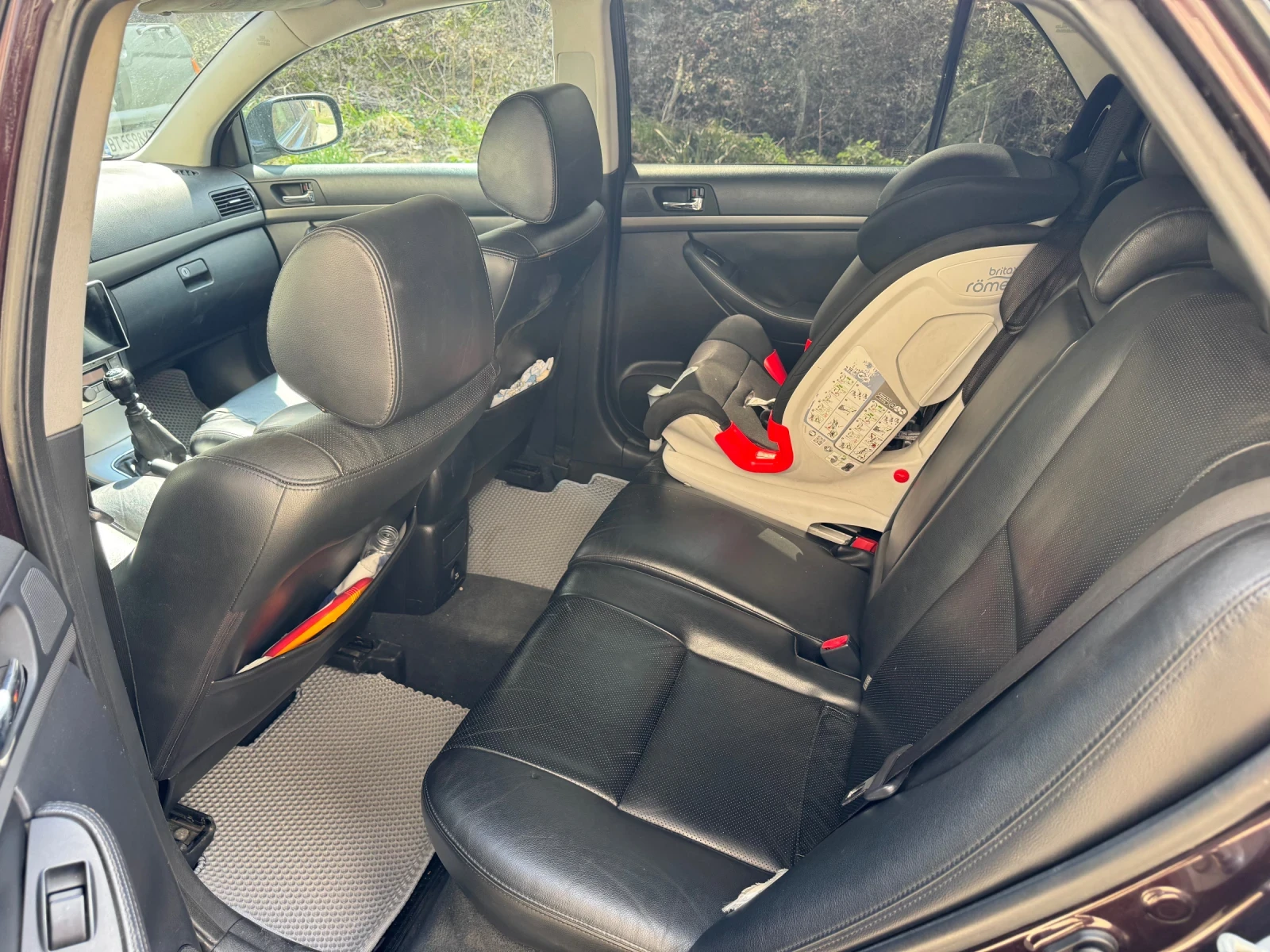 Toyota Avensis 2.2 150hp, снимка 5 - Автомобили и джипове - 54609132
