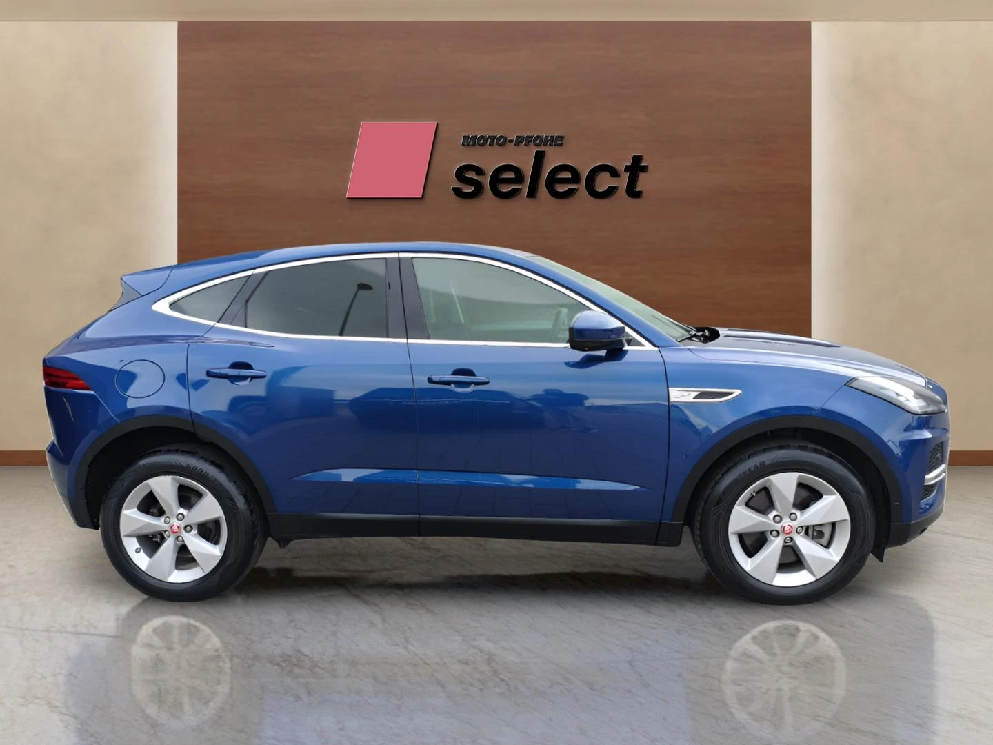 Jaguar E-pace 2.0, снимка 4 - Автомобили и джипове - 54826621