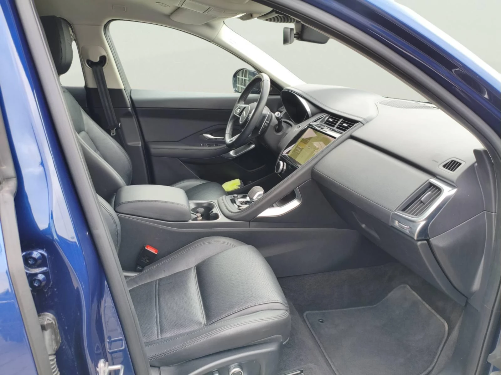 Jaguar E-pace 2.0, снимка 9 - Автомобили и джипове - 54826621