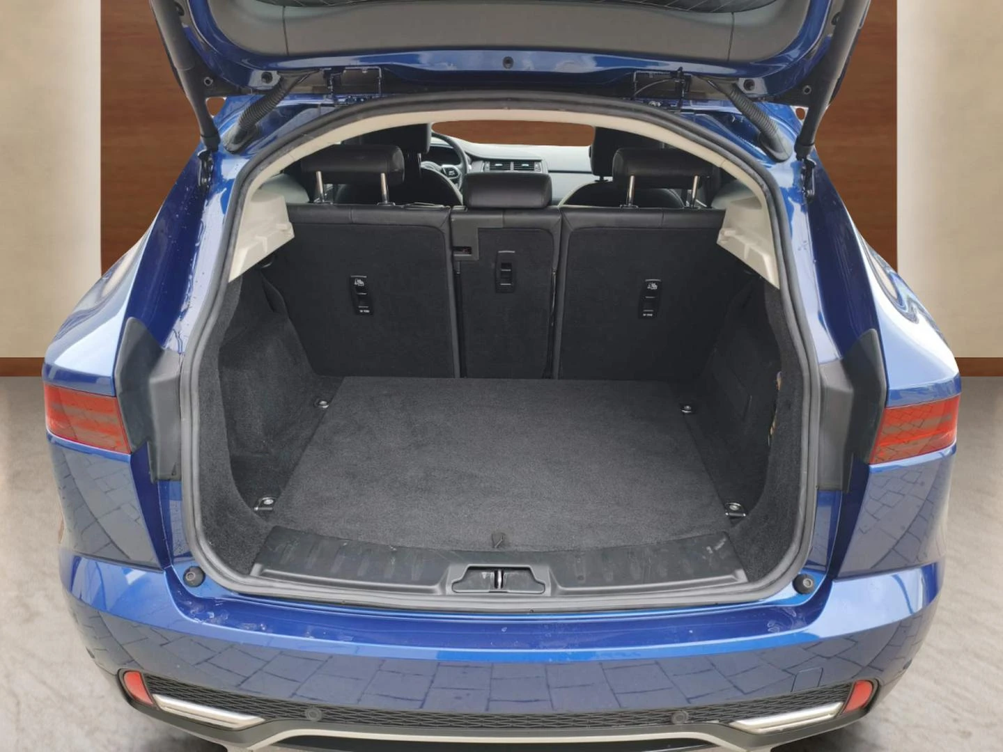 Jaguar E-pace 2.0, снимка 12 - Автомобили и джипове - 54826621