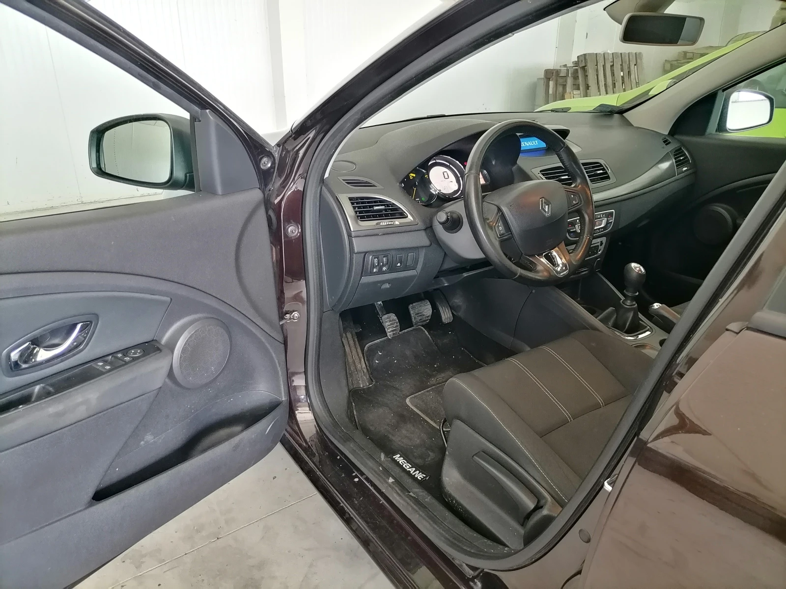 Renault Megane 1.5DCI, снимка 7 - Автомобили и джипове - 55051096
