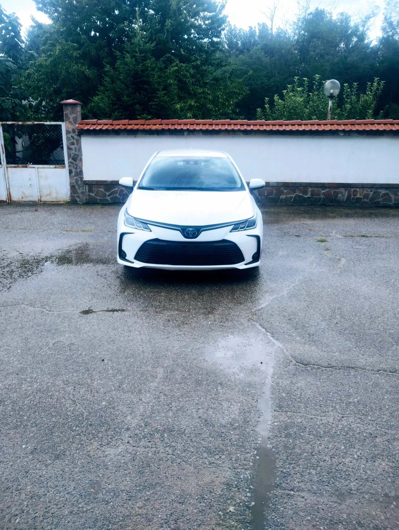 Toyota Corolla 1, 8 hybrid 