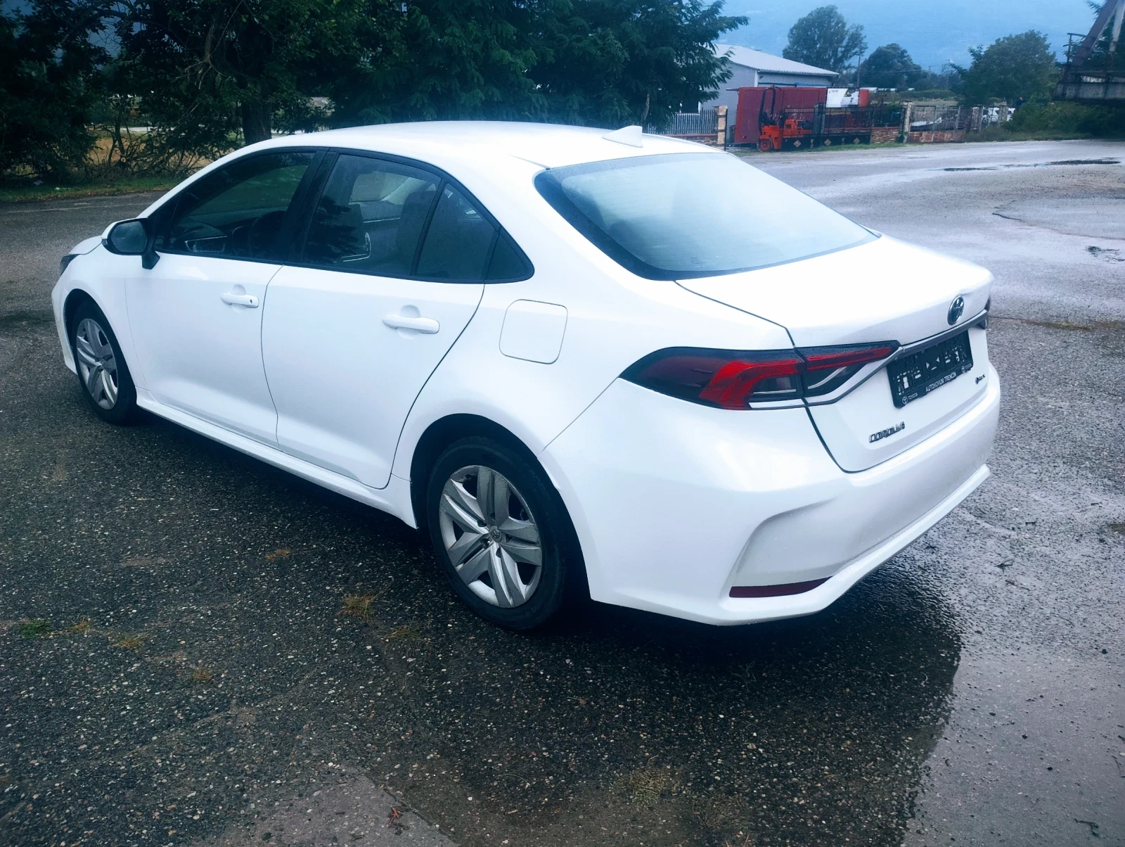Toyota Corolla 1, 8 hybrid , снимка 4 - Автомобили и джипове - 55656202