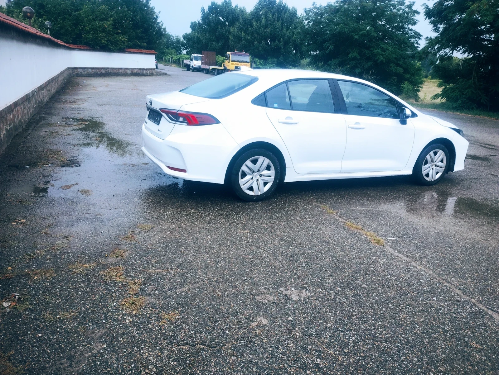 Toyota Corolla 1, 8 hybrid , снимка 3 - Автомобили и джипове - 55656202
