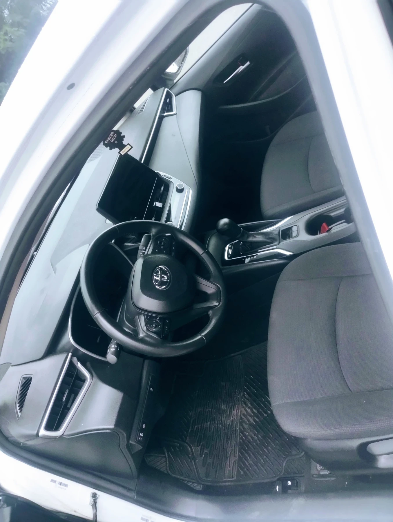 Toyota Corolla 1, 8 hybrid , снимка 7 - Автомобили и джипове - 55656202