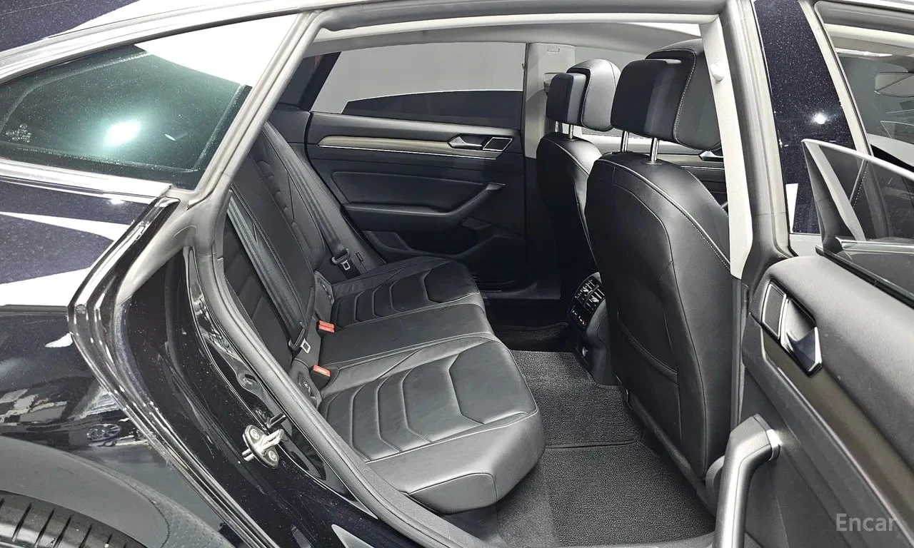 VW Arteon  R LIINE 4Motion / СЕРТИФИКАТ ЗА ОТЛИЧНО КАЧЕСТВО , снимка 11 - Автомобили и джипове - 55924419